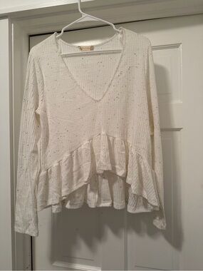 Altar'd State Cream V-Neck Ruffle-Hem Speckled Top